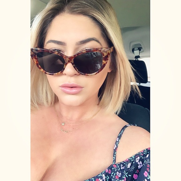 Meet your posher ❤️ - Picture 2 of 6